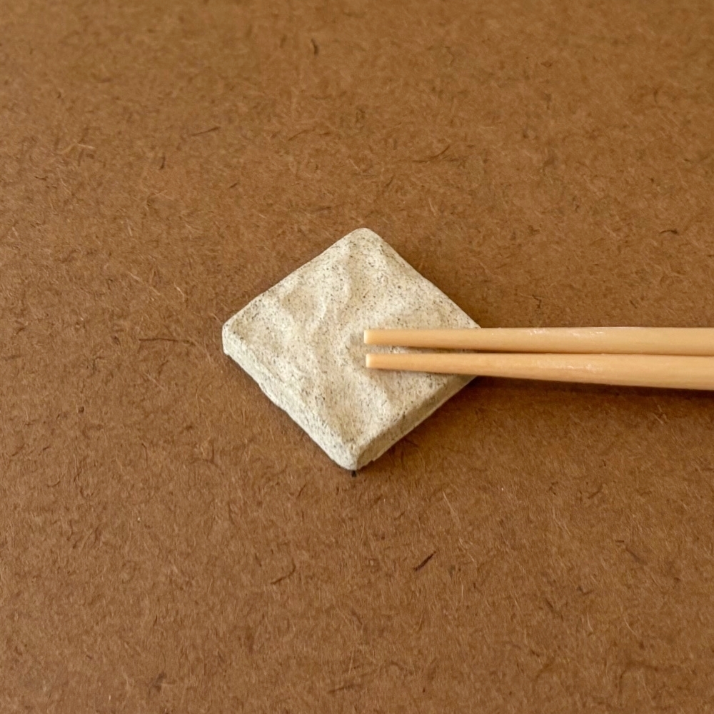 えごま搾りかす（淡緑）